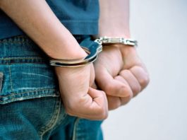 Mεσολόγγι: Δύο συλλήψεις ανηλίκων για bullying – Εξανάγκασαν 14χρονο να γονατίσει και τον βιντεοσκοπούσαν