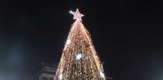 Χριστουγεννιάτικη γιορτή στην πλατεία των εργατικών κατοικιών Ρηγανά