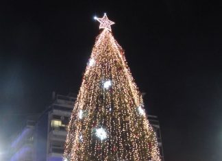 Χριστουγεννιάτικη γιορτή στην πλατεία των εργατικών κατοικιών Ρηγανά