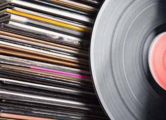 Παρατείνεται η έκθεση εξωφύλλων δίσκων βινυλίου