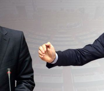Το νέο δίπολο, που θέλει το Μέγαρο Μαξίμου