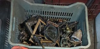 Συλλήψεις δύο Ρομά για διάπραξη κλοπών στο κοιμητήριο της Μεγάλης Χώρας