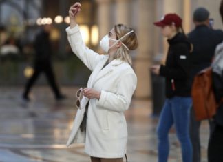 Για κάποιους υπάρχει τρόπος να αποφύγουν ακόμη και το… αδιάκριτο βλέμμα του Bill Gates