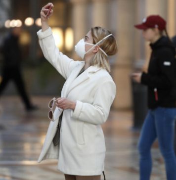 Μήπως να σφυρίξουμε τη λήξη της πανδημίας;