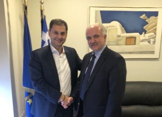 – Tώρα που σε αμόλησε ο Κυριάκος, να ξέρεις υπάρχει δουλειά στη Μαρίνα