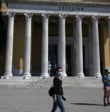 O κορονοϊός αμφισβητεί και διδάσκει