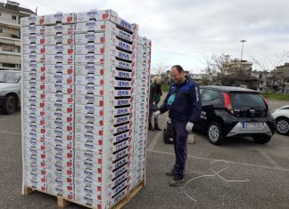 13.000 κιλά φρούτων διανεμήθηκαν στους δικαιούχους του Κοινωνικού Παντοπωλείου του Αγρινίου