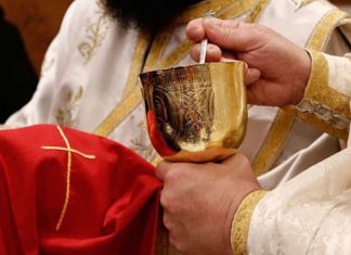 Οι πολιτικάντικες μαγκιές ένθεν κακείθεν με τη Θεία Κοινωνία