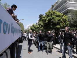 Οι δραματικοί τόνοι ξεχάστηκαν, αν δεν έγιναν κωμικοί