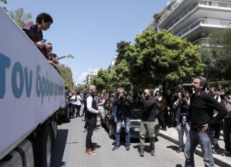 Οι δραματικοί τόνοι ξεχάστηκαν, αν δεν έγιναν κωμικοί