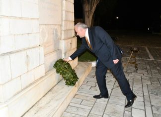 Το… μοναδικό στεφάνι για τα 194 χρόνια από την Έξοδο του Μεσολογγίου