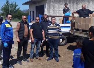 Υγειονομικό υλικό και τρόφιμα διανεμήθηκαν σε οικισμούς Ρομά στο Αγρίνιο