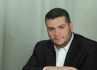Mε το Γ. Σύρμο στο πλευρό του συνεχίζει ο Νεκτάριος Φαρμάκης