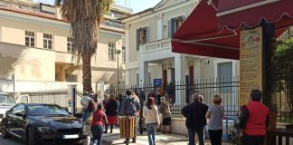 Μεγάλη ουρά στη ΔΕΗ και στο Αγρίνιο