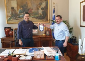 Κάτσε κάτω από… το σημαιάκι