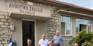 Ο Σπήλιος Λιβανός δίπλα στους ελαιοπαραγωγούς του Αιτωλικού