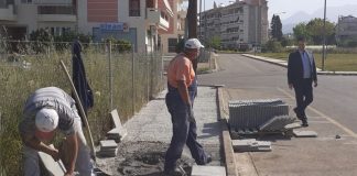 Εργασίες αποκατάστασης των πεζοδρομίων στην περιοχή του Πανεπιστημίου
