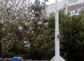 Έκαψαν ξανά την Ελληνική Σημαία του Σχολείου Δεύτερης Ευκαιρίας Αγρινίου