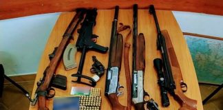 Είχε οπλοστάσιο στο σπίτι του στο Καινούργιο: Από καλάζνικοφ μέχρι τόξο