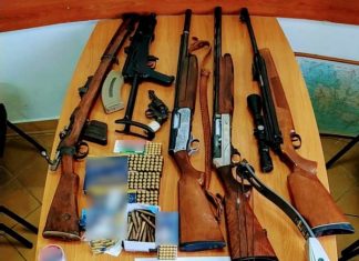 Είχε οπλοστάσιο στο σπίτι του στο Καινούργιο: Από καλάζνικοφ μέχρι τόξο