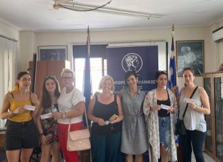 Παράδοση δωροεπιταγών στου τυχερούς της κλήρωσης «Ψωνίζω και Κερδίζω»