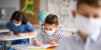 Ομοσπονδία Γονέων & Κηδεμόνων : Η κυβέρνηση κάνει λάστιχο τα υγειονομικά πρωτόκολλα στην παιδεία