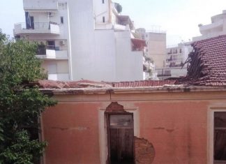 Καταρρέουν οι Καπναποθήκες Ηλιού – Έκλεισε τμήμα της οδού Μεσολογγίου