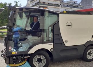 – Ρε παιδιά τι θα γίνει; Μια ομάδα μόνος μου;