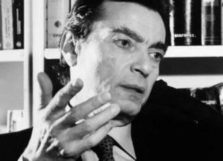 Ο πατέρας Υπουργός με τον Παπανδρέου, ο γιος με το Μητσοτάκη