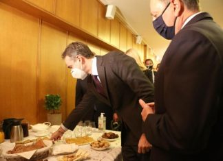 Ας φάει κάτι και αυτός, εγώ πήρα ολόκληρο Υπουργείο