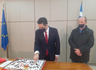 Οφθαλμαπάτη : Άλλος κρατάει το… μαχαίρι