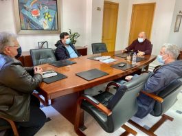 Με την Ομοσπονδία Επαγγελματικών – Εμπορικών Σωματείων συναντήθηκε ο Δήμαρχος Ναυπακτίας Β. Γκίζας