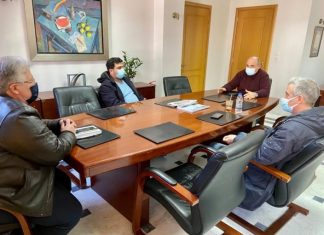 Με την Ομοσπονδία Επαγγελματικών – Εμπορικών Σωματείων συναντήθηκε ο Δήμαρχος Ναυπακτίας Β. Γκίζας