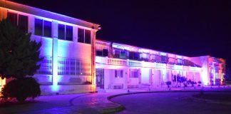 Mπλε – πορτοκαλί το κτίριο της ΠΕ Αιτωλοακαρνανίας για την παγκόσμια ημέρα κατά του καρκίνου