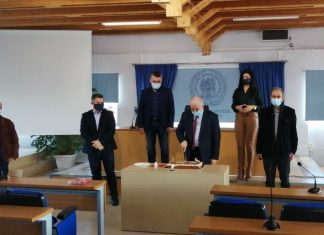 Η “δημοτική οικογένεια” του Μεσολογγίου έκοψε την Πρωτοχρονιάτικη πίτα της