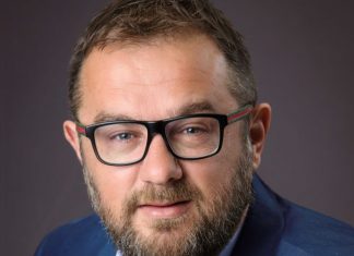 Καταγγέλλουν ότι άφησαν την αντιπολίτευση έξω από τον Κήπο των Ηρώων