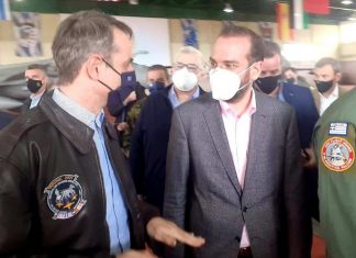 – Το μπουφανάκι το πήρα στις εκπτώσεις μαζί με τα Rafale, εσένα θα σου πάρω άμα αποφασίσω να ψωνίσω φρεγάτες