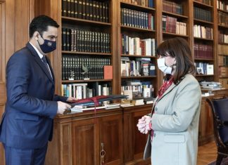 – Μήπως, κύριε Δήμαρχε, να κάνατε επίτιμους Δημότες όσους επιβιώνουν από το Νοσοκομείο;