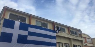 Εορτές Εξόδου : Με την ελληνική σημαία “ντύθηκε” το Δημαρχείο Μεσολογγίου