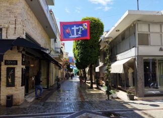 Σημαιοστολισμός από τον Εμπορικό Σύλλογο για τις Γιορτές Εξόδου