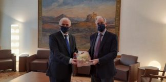 Στις Γιορτές Εξόδου προσκάλεσε τον Πρόεδρο της Βουλής ο Κώστας Λύρος