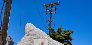 Μνημείο με το ανάγλυφο του Γεωργίου Νικολού Βαρνακιώτη στην Βόνιτσα