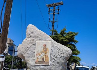 Μνημείο με το ανάγλυφο του Γεωργίου Νικολού Βαρνακιώτη στην Βόνιτσα