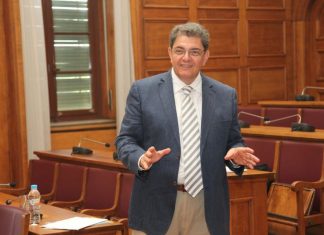 -Ναι, ρε, ο Σημίτης μέχρι και τρένο σας έφερε στην Αιτωλοακαρνανία! Αχάριστοι, ε, αχάριστοι…