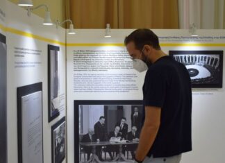 Ο Ν. Φαρμάκης στη φωτογραφική έκθεση του Europe Direct για τη 40χρονη ιστορία της Ελλάδας στην Ε.Ε.