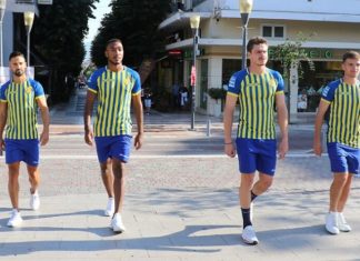 Η παρουσίαση της νέας φανέλας του Παναιτωλικού έγινε σε όλο το Αγρίνιο