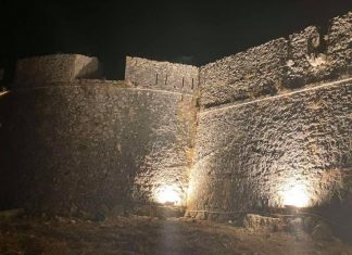 Δήμος Ακτίου- Βόνιτσας : Φωταγωγήθηκε το κάστρο της Πλαγιάς