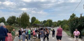 Δυναμικό παρόν έδωσαν οι εθελοντές καθαρίζοντας τις όχθες της Τριχωνίδας