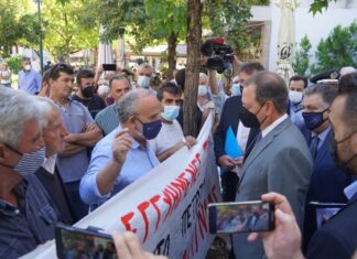 Δηλαδή πρέπει να είμαστε ευτυχισμένοι που οι πόρτες του Υπουργείου είναι ανοικτές;