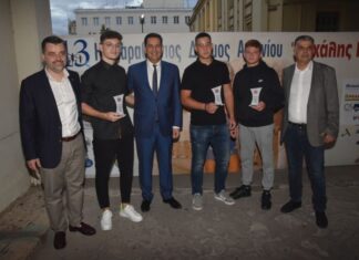 – Και μετά τη Γιορτή του Αθλητή, προεκλογικά να κάνουμε και τη Γιορτή του ταβλαδόρου και τη Γιορτή της κολτσίνας